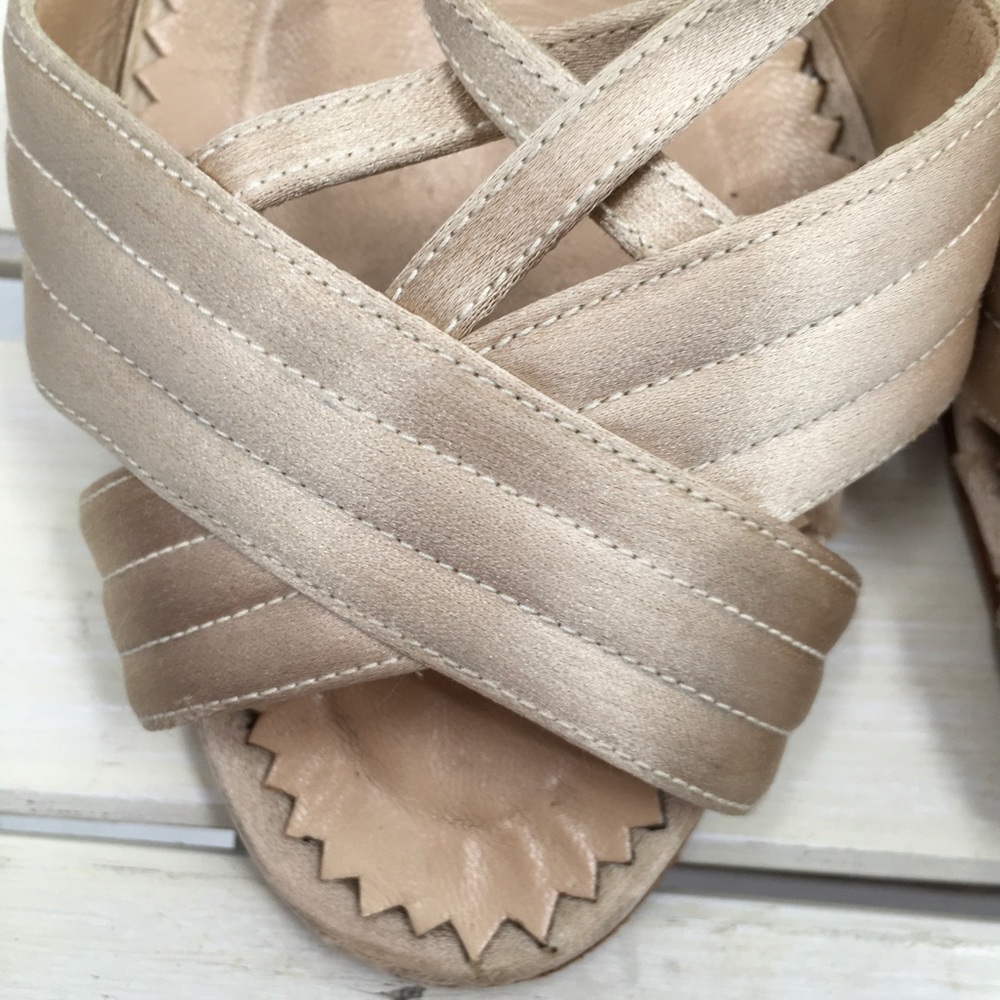 - ⬇️$225 Manolo Blahnik Heels 8 - Picture 16 of 16